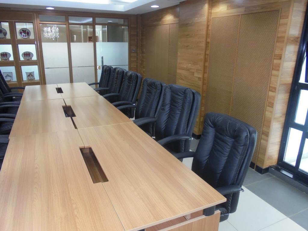 We Hotel And Suites Nairobi Luaran gambar